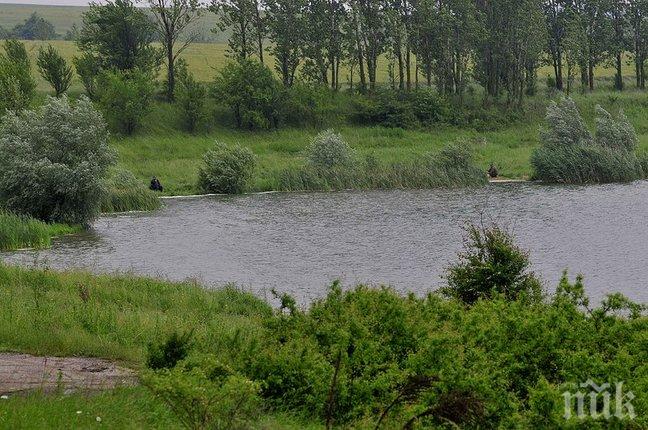 Съпруг се удави при пране на килим. Тръгнал да спасява жена си, но друг мъж й помогнал