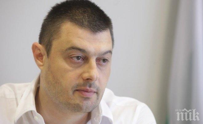 Бареков: ГЕРБ и Реформаторите разиграват театър на абсурда със слаби актьори