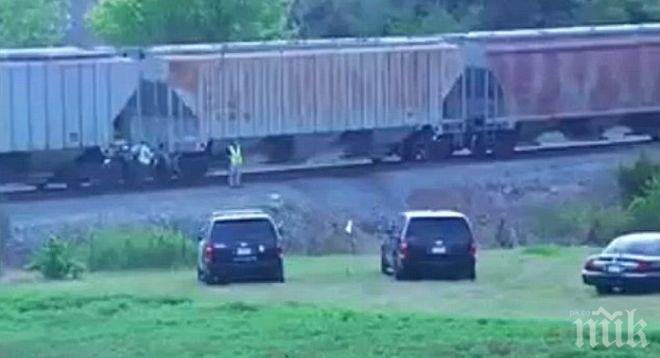 Товарни влакове, превозващи токсични химикали, се сблъскаха в САЩ, двама са загинали