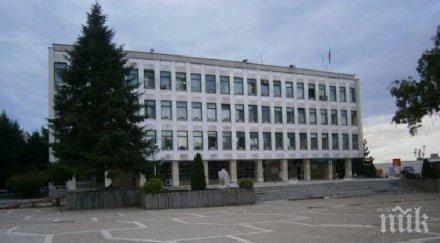 община раднево фалит