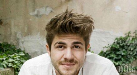 мика иво аръков напуска българия