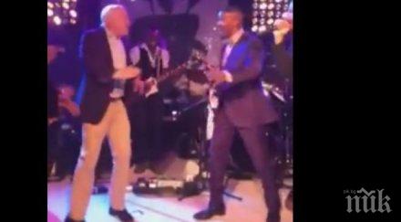 велико сенатор джон маккейн прави танца робота видео