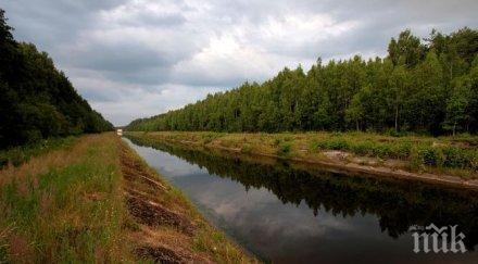 шофьорка падна напоителен канал