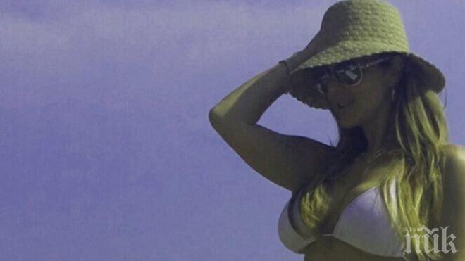 Глория разпуска в Сен Тропе, глези се в тузарска обстановка