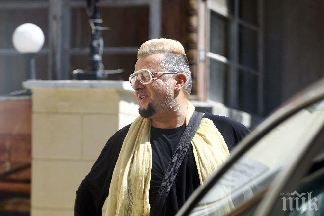 Само в ПИК! Евгени Минчев пръска пари по скъпи бутици, а горкият му шофьор се пържи без климатик (снимки)