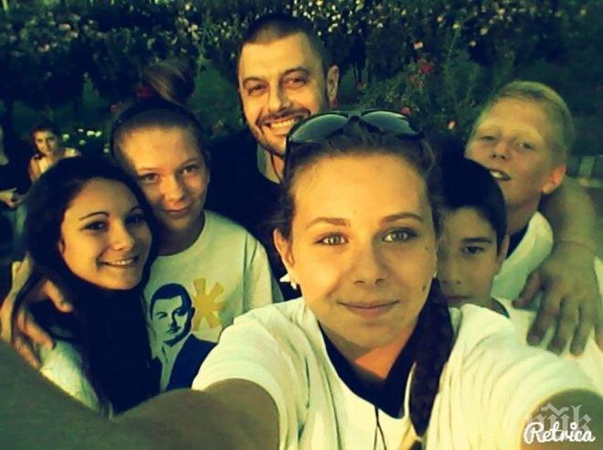 Деца от Искър нападнаха Бареков за селфи
