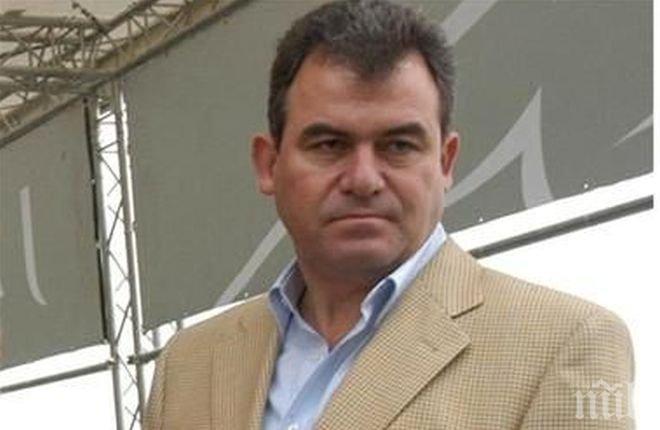 Богомил Бонев се хвали сам нощес във Фейсбук, предвещал украинската криза