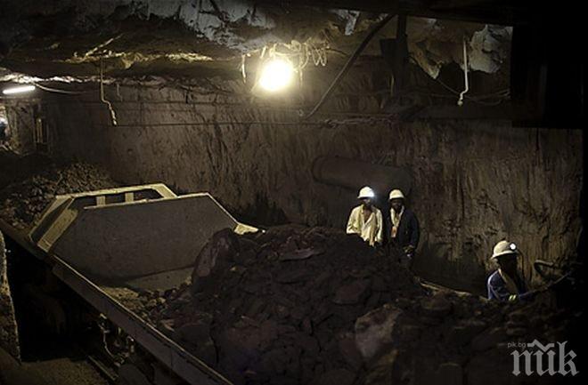 Десетки миньори са затрупани след взрив в китайска мина