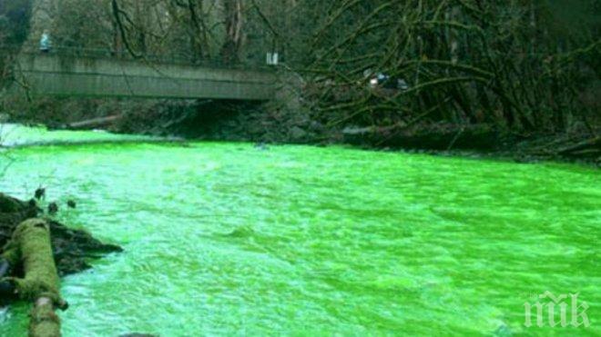 Природен феномен или нещо повече? Вижте изумителната неонова река в Канада (видео)