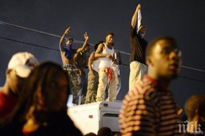 Полицията задържа нови осем протестиращи във Фъргюсън