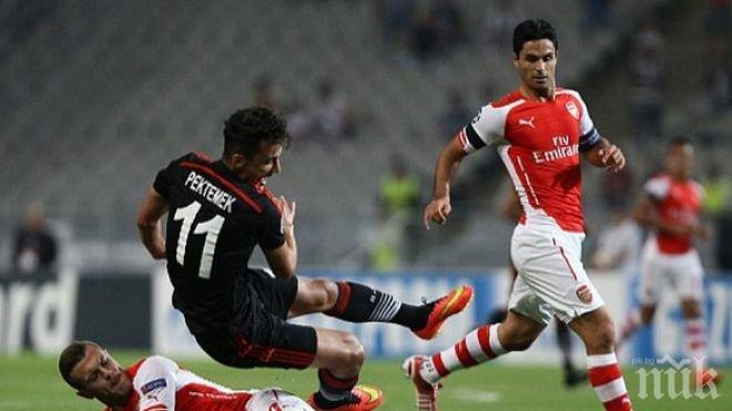 Арсенал се измъкна с 10 души в Истанбул