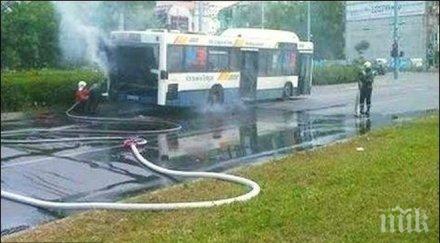 пътник потроши автобус градския транспорт шофьорът набил рязко спирачки