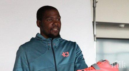 джей извива ръцете найк