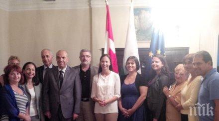 евродепутатът паунова посети канада