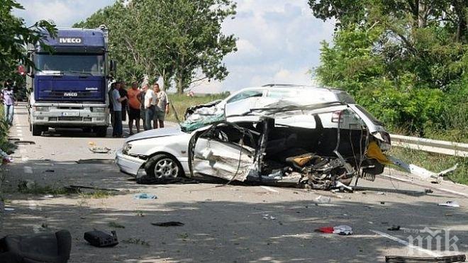 Зверска катастрофа край София, мъж и дете са в болница
