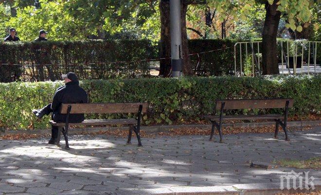 Монтират нови пейки в парк ”Герена”
