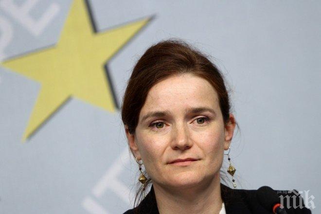 Достена Лаверн: Клеветят ме, че съм отишла при Бареков! Явно се плашат от мен!