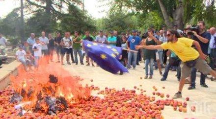 испанци изгориха флага снимка