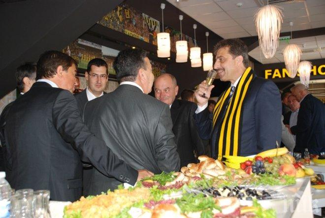 ПЪРВО в ПИК! Искат сваляне на банковата тайна за Цветан Василев! Проверяват пътуванията му в чужбина за 10 години назад! Запорирани са 35 негови имота и 10 коли!