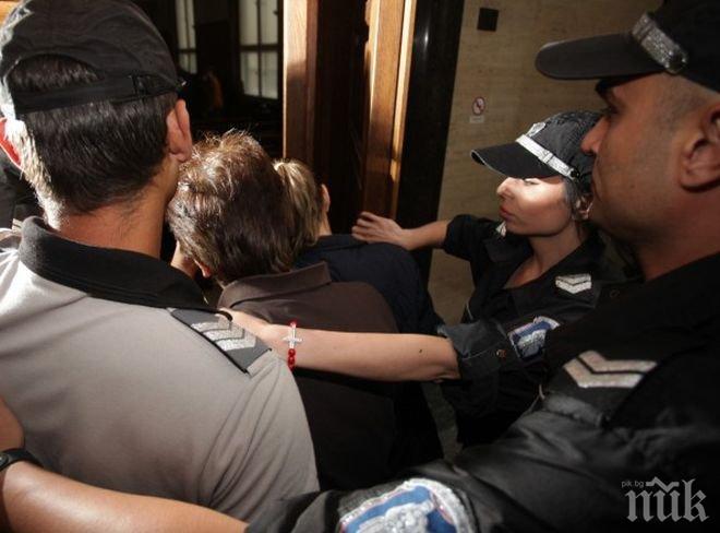 Съдът определи гаранции от по 3000 лева за счетоводителките на КТБ