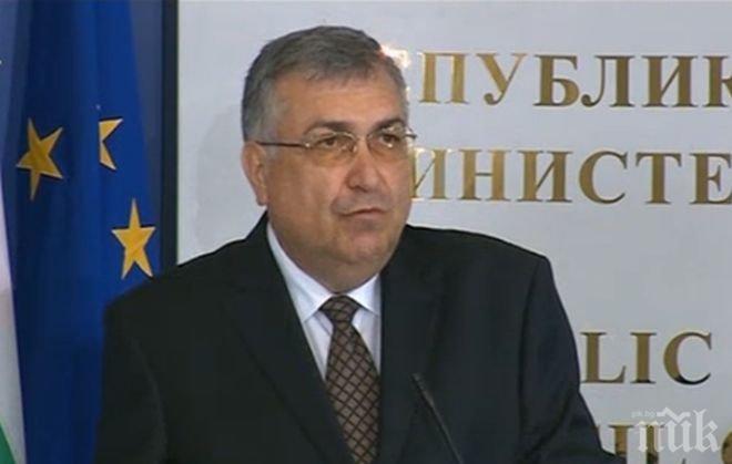 Близнашки почете Валери Петров с минута мълчание, спомни си любим негов стих