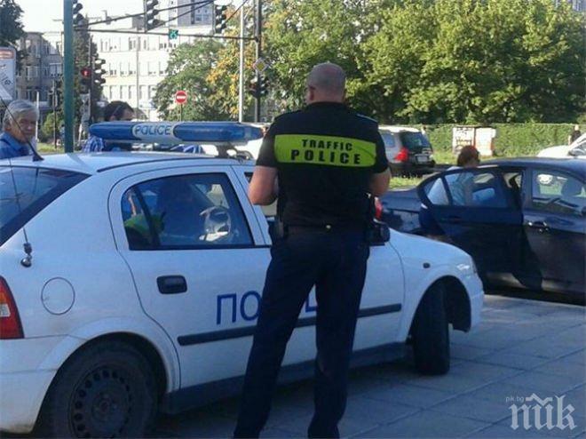 Челен удар между такси и БМВ в Благоевград, ранена е жена!