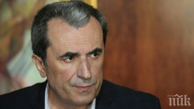 Орешарски се поклони на Валери Петров по оригинален начин