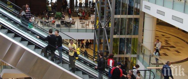 За опасни ескалатори по гари и метростанции сигнализират производители
