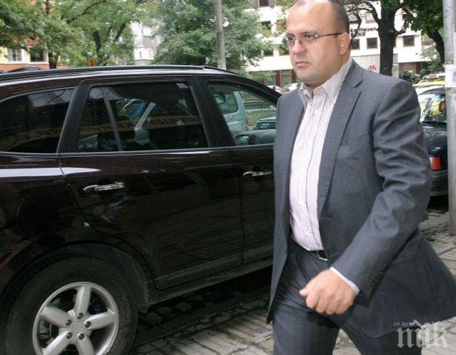 Костадинов: Простотии са твърденията, че Пеевски ще емигрира