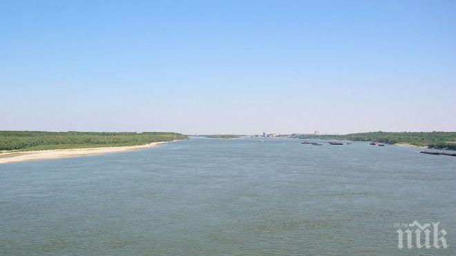 Смелчаци преплуваха Дунава край Силистра