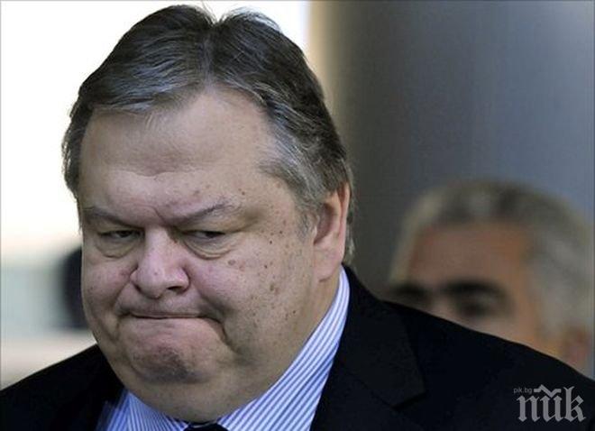 Правителствен самолет с гръцки министър на борда кацна аварийно в Солун