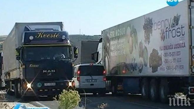 Хиляди турски гастарбайтери задръстиха ГКПП-ата ни