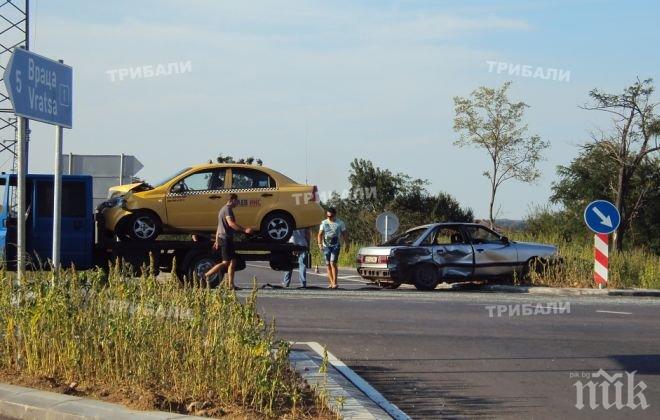 Шок! Току-що купено такси се заби в „Ауди” край Враца
