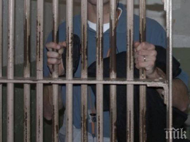 Осъден пропищя от нечовешки условия във Врачанския затвор, плаши със самоубийство
