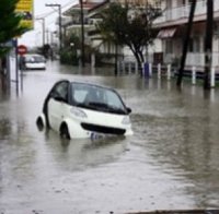 Торнадо и проливни дъждове блокираха Гърция