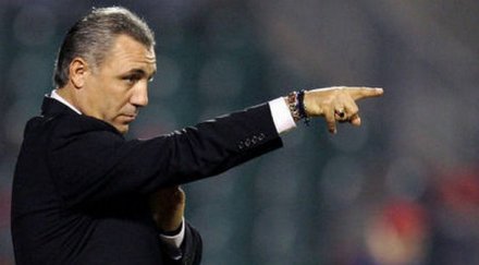 стоичков атакува мястото боби михайлов