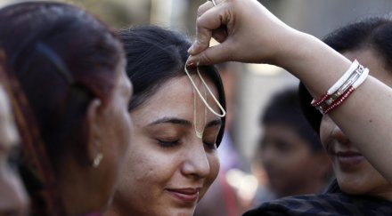 индийци построили десететажна сграда два дни