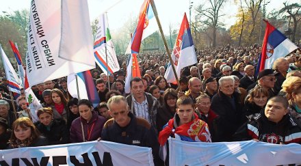 протести заради косово бунят белград