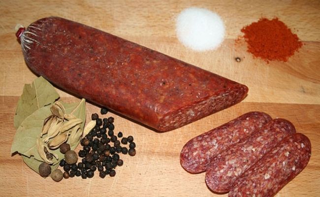 Крадец на 2 луканки спа в ареста, саламът - конфискуван