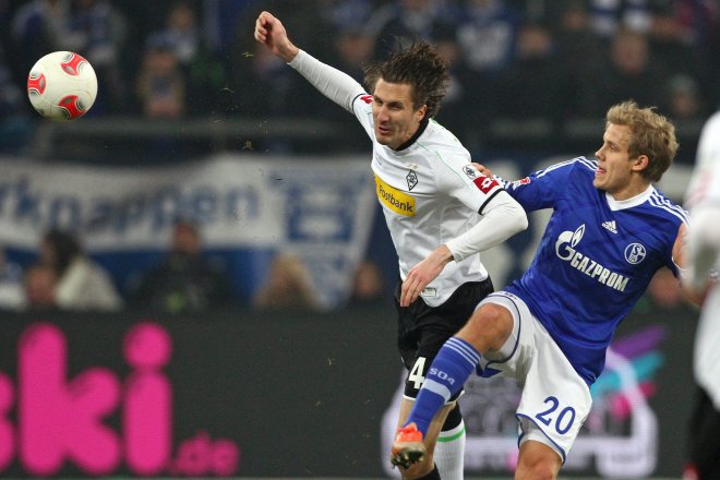 Колеблив Шалке отново изпусна победата у дома