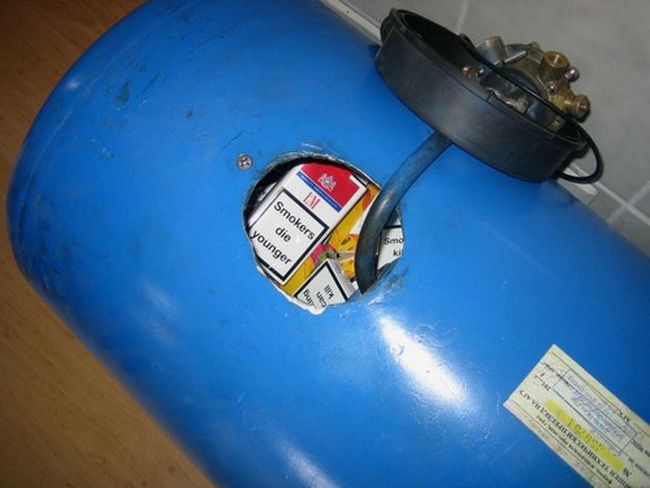 Крият цигари в резервоари на коли