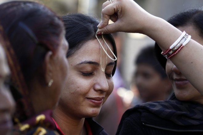 Индийци построили десететажна сграда за два дни