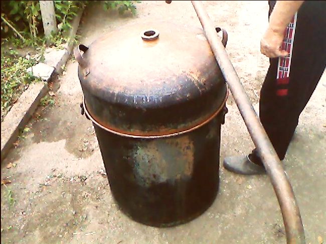 Данъчните нападат домашната ракийка