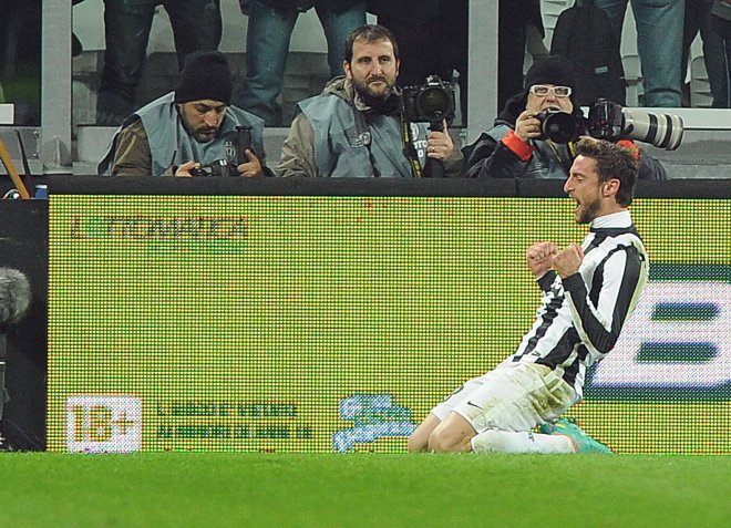 Юве развинти 10 торинци в градското дерби