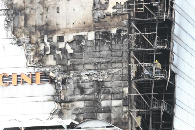 Проверяват умишлен ли е бил пожарът в мола