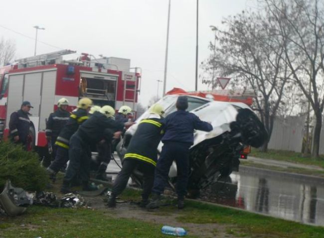 Мерцедес се обърна в Шумен