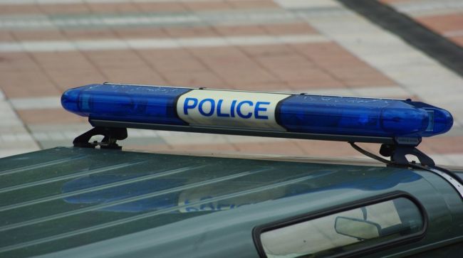 Младеж помля 4 коли с бясна скорост и избяга