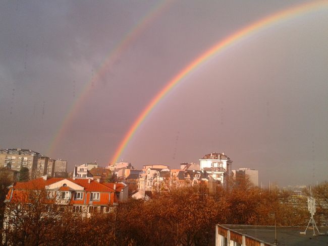 ЧУДО: Двойна дъга изненада столичани