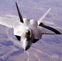 Изтребител се разби в квартал в Либия, трима загинаха (видео)