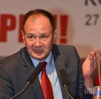 Шефът на БСП Михаил Миков отново се весели 